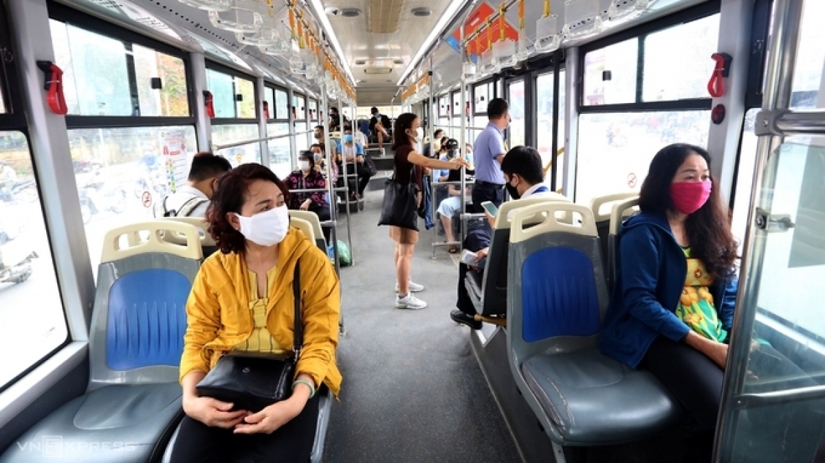 Sẽ giảm hơn 50% tần suất các tuyến buýt kế cận ở Hà Nội do COVID-19