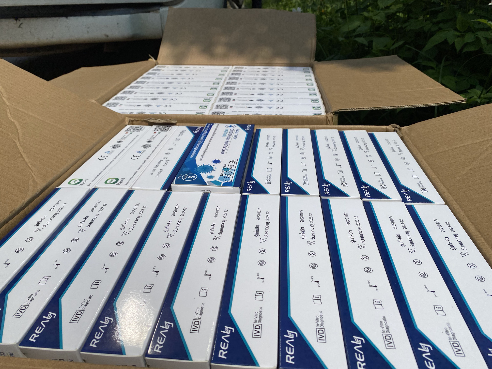 Liên tiếp phát hiện hàng nghìn kit test Covid-19 không rõ nguồn gốc