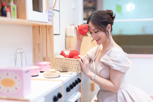 Thương ngày nắng về Lan Phương rạng rỡ trong loạt ảnh mới