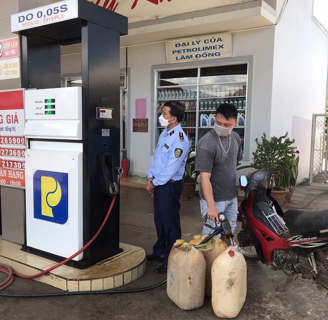 Vẫn còn tình trạng “găm hàng” xăng dầu trước kỳ điều hành giá