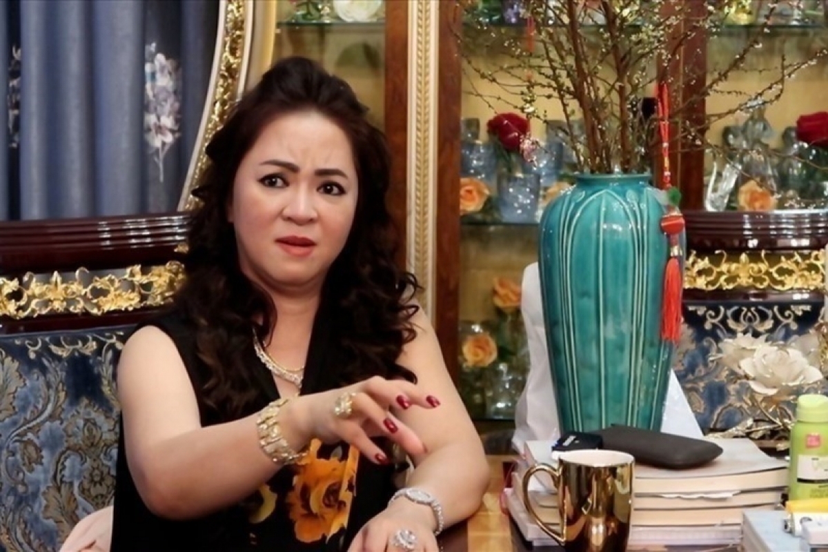 Tạm hoãn xuất cảnh với bà Nguyễn Phương Hằng