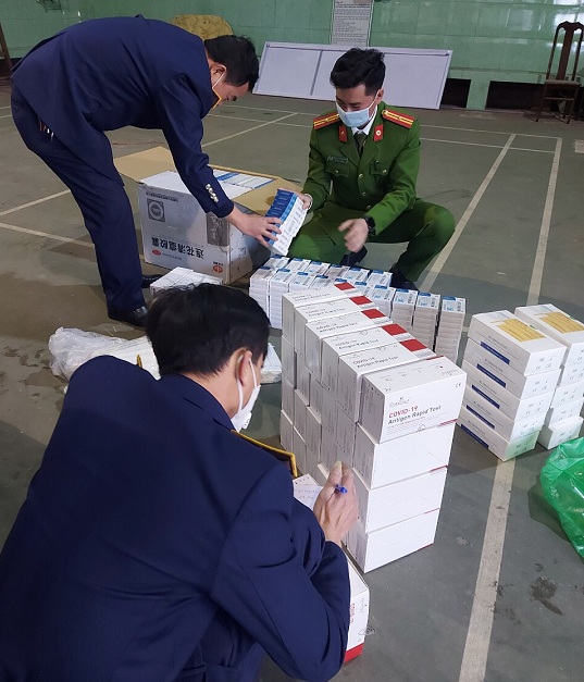 Bán thuốc và Kit test nhanh Covid-19 không rõ nguồn gốc một cá nhân bị xử phạt 35 triệu đồng