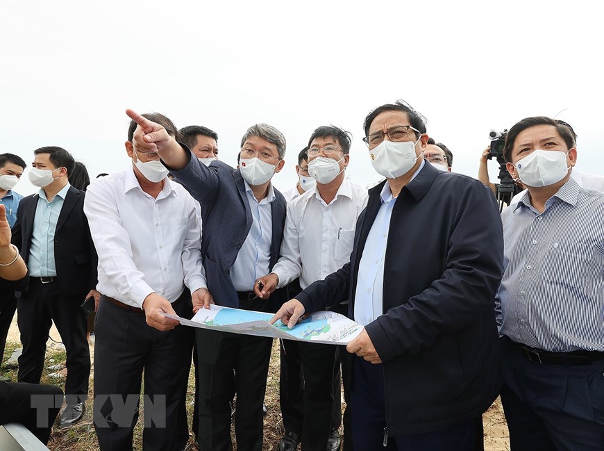 Ảnh Thủ tướng Phạm Minh Chính khảo sát Khu kinh tế Vân Phong 