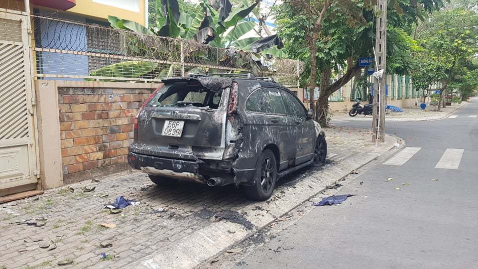 TP.HCM Công an điều tra vụ 3 ô tô nghi bị đốt lúc rạng sáng