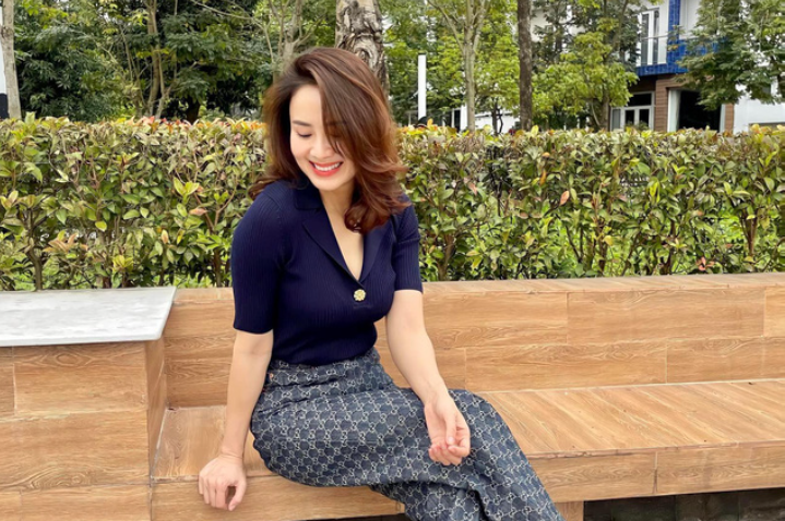 Hồng Diễm thần thái trong trang phục dạo phố