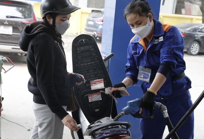 Thông qua dự án Nghị quyết trình UBTVQH về thuế bảo vệ môi trường đối với xăng, dầu