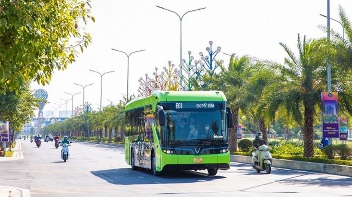 Kính Long Nhiên xuất hiện tại bên trên xe cộ buýt năng lượng điện Vinfast  Long Nhien Auto Glass
