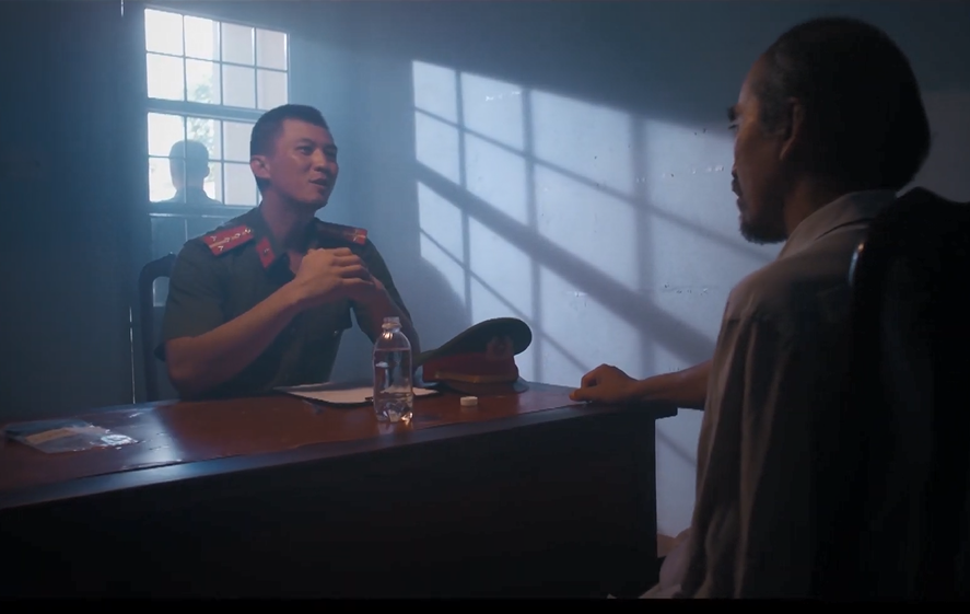 Preview phim Bão ngầm tập 17 Hùng nhọ mặc cảnh phục, đấu trí với ông trùm A Chư