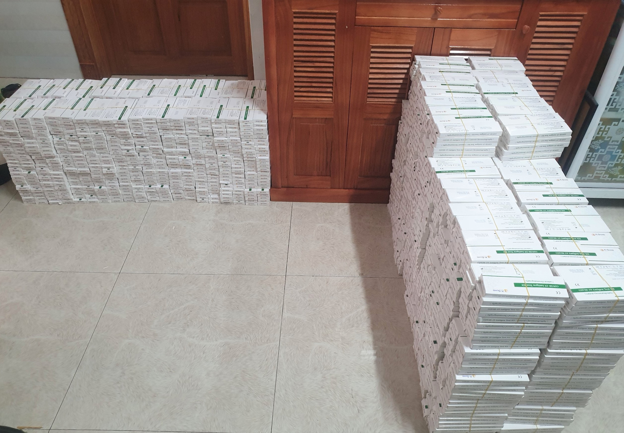 Cà Mau Phát hiện 2.500 bộ kit test nhanh ngoại nhập không rõ nguồn gốc