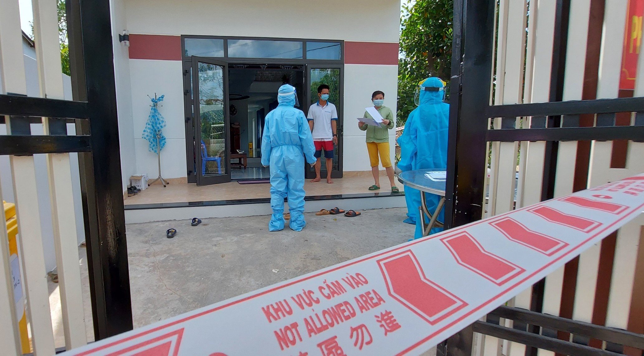 Bộ Y tế F0 không được đi ra khỏi nhà mà chỉ được ra khỏi phòng cách ly