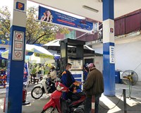 Linh hoạt sử dụng công cụ thuế phí trong điều hành giá xăng dầu