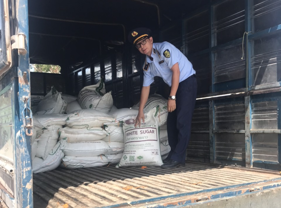 Long An xử phạt các đối tượng kinh doanh đường kính nhập lậu