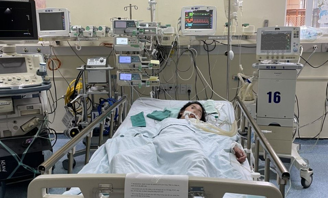 Hà Nội Bé gái 12 tuổi mắc COVID-19 ho ra máu, phải đặt ECMO
