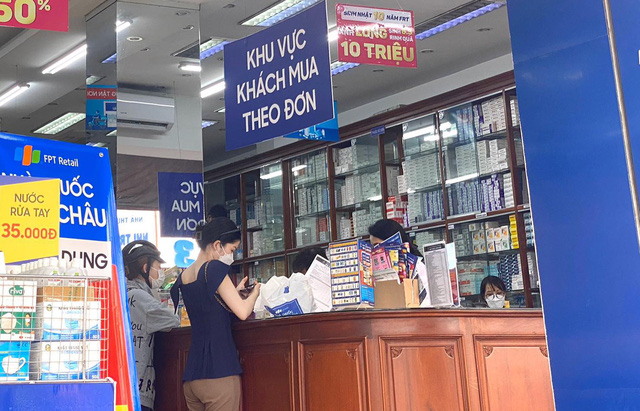 Mua thuốc Molnupiravir tại FPT Long Châu Khách hàng hoang mang không biết cách sử dụng