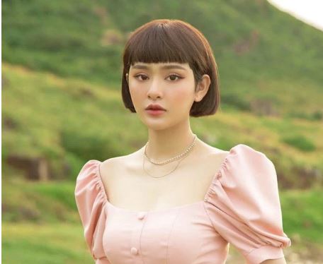 Hiền Hồ khoá Facebook và bình luận kênh YouTube sau khi lộ ảnh ôm ấp đại gia