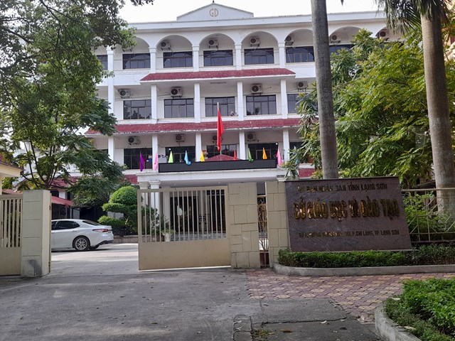 Giám đốc Sở GDĐT Lạng Sơn ký phê duyệt nhiều gói thầu nghi vấn đội giá thiết bị