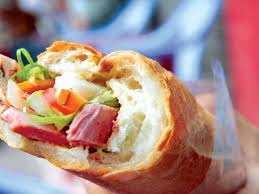 48 người nhập viện sau khi ăn bánh mì Liên Hoa tại Đà Lạt