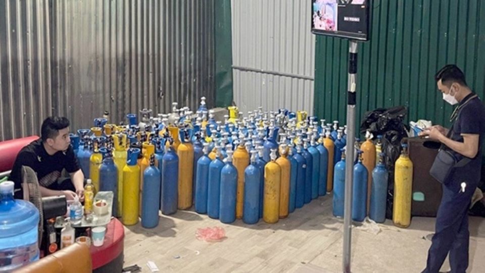 Phát hiện kho chứa bình khí cười cực lớn ở Hà Nội