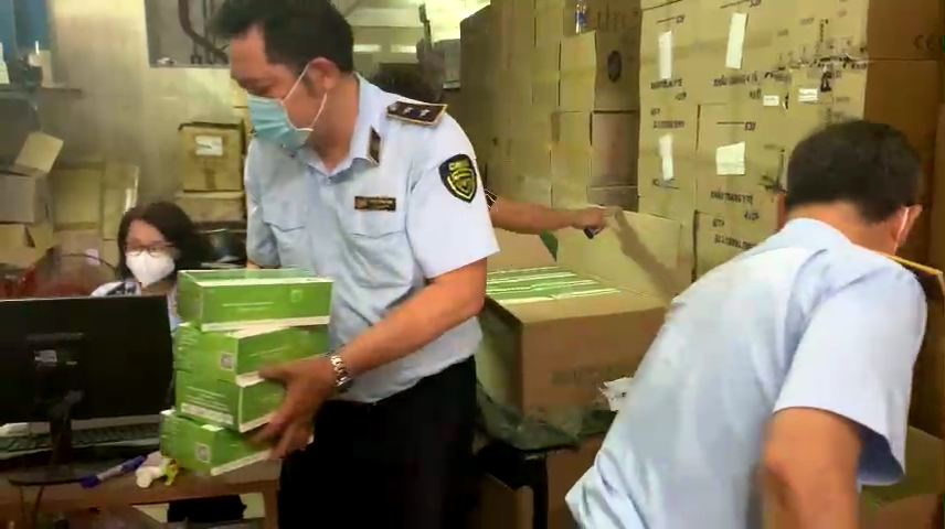 TP HCM Tạm giữ gần 10.000 bộ kit test nhanh Covid 19 không rõ nguồn gốc