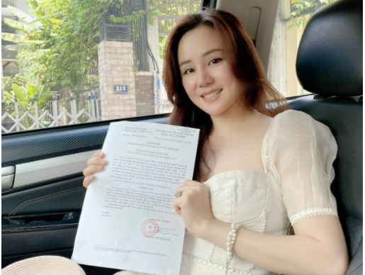 Bà Nguyễn Phương Hằng bị bắt liên quan đến đơn tố cáo của ca sĩ Vy Oanh