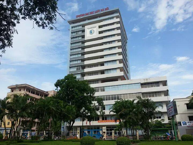 Trường ĐH Luật Hà Nội lên tiếng vụ việc một trưởng khoa bị tố giác cưỡng dâm