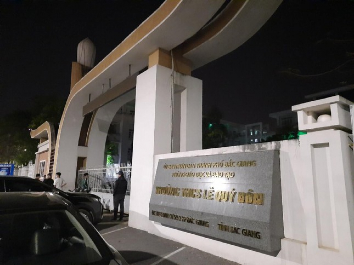 Điều tra vụ nam giáo viên tử vong ở nhà đa năng của một trường học tại Bắc Giang