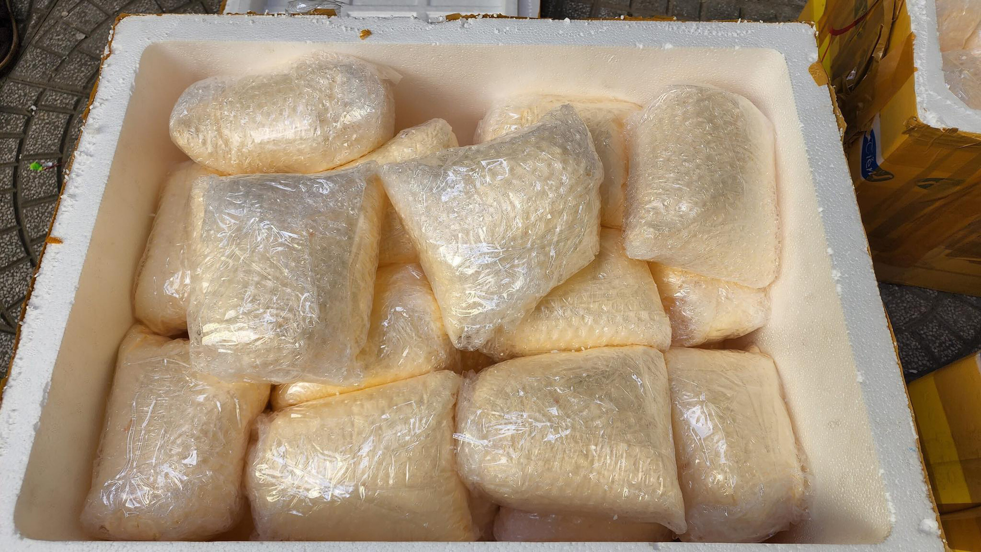 Đà Nẵng Phát hiện số lượng lớn kem trộn, thuốc giảm cân trái phép