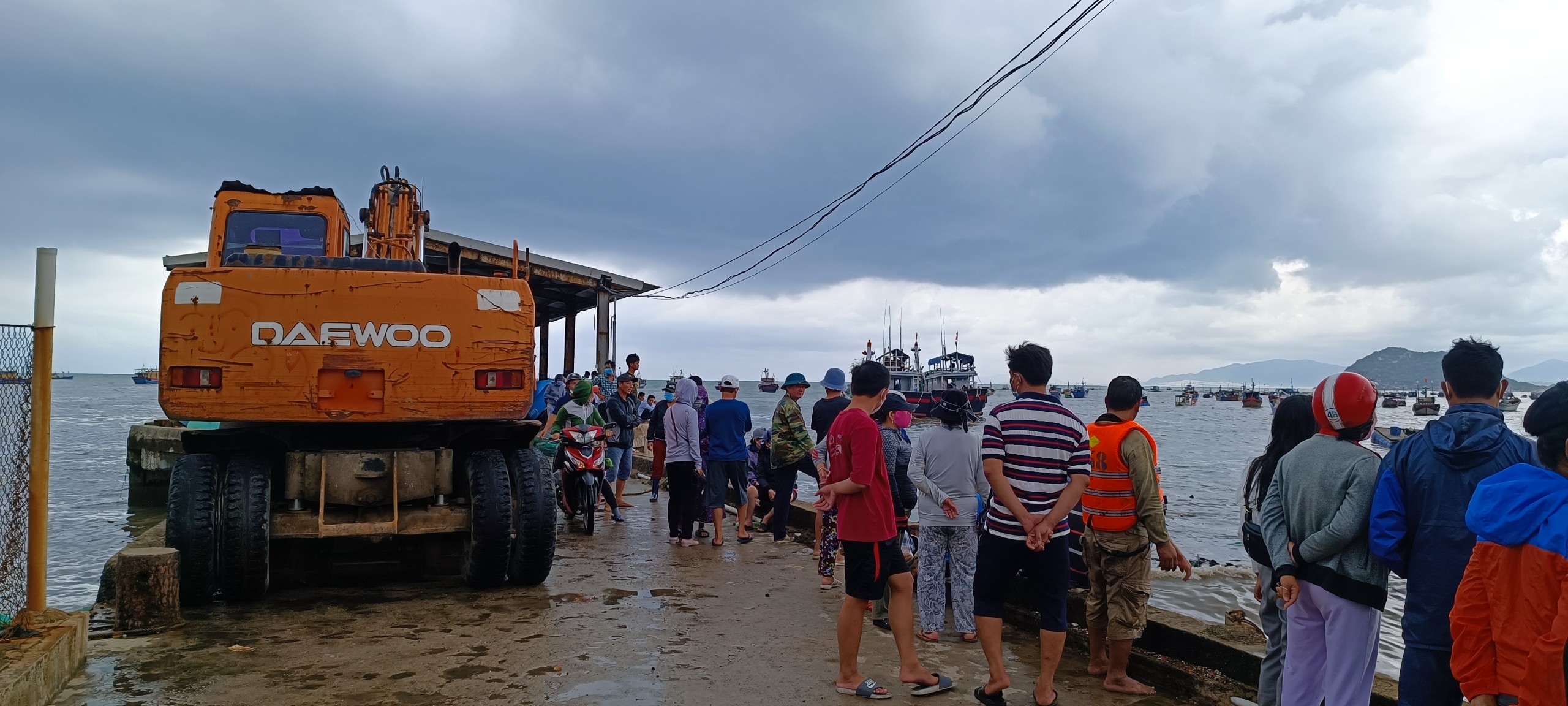 Khánh Hòa 25 tàu thuyền bị chìm do mưa to, gió lớn 