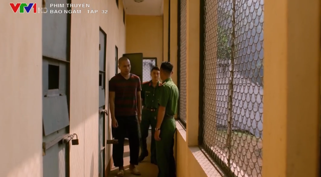 Bão ngầm - Tập 32 Toàn khỉ đốm nhận ra mình đang bị Ong chúa truy sát đến cùng