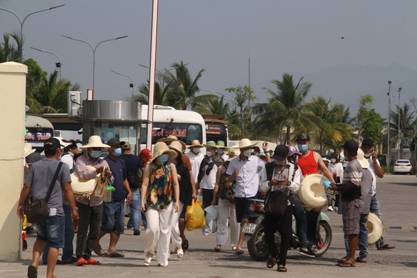 Nha Trang đón hàng ngàn lượt khách trong kỳ nghỉ lễ Giỗ tổ Hùng Vương 