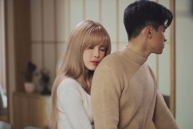 Ca khúc Sau lưng anh có ai kìa của Thiều Bảo Trâm đạt Top 1 Trending YouTube