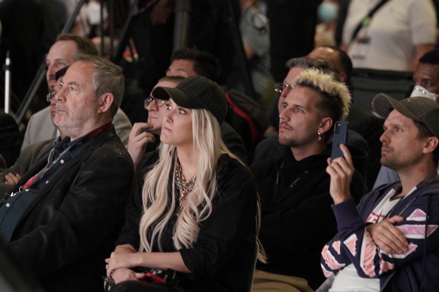 “Nữ hoàng review” Supercar Blondie nói gì khi lần đầu lái VinFast VF 8 tại Mỹ