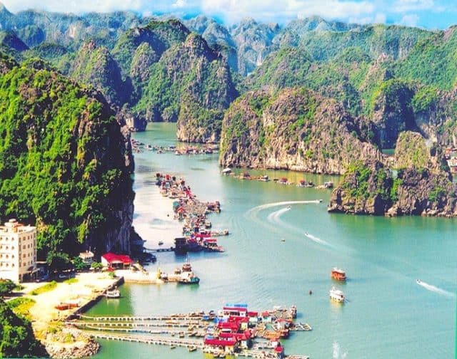 Khám phá vẻ đẹp hoang sơ, kỳ vĩ của Vịnh Lan Hạ - Hải Phòng