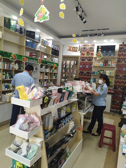 Phát hiện cơ sở kinh doanh mỹ phẩm do nước ngoài sản xuất không có hóa đơn, chứng từ