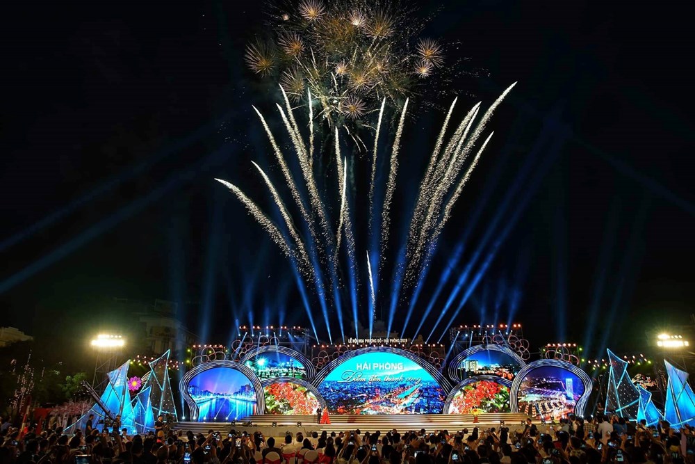 Tổ chức bắn pháo hoa chào mừng Lễ hội Hoa Phượng đỏ - Hải Phòng 2022