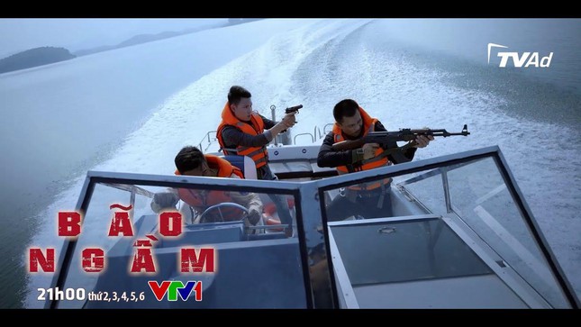 Những cảnh quay hành động ấn tượng trong phim Bão ngầm