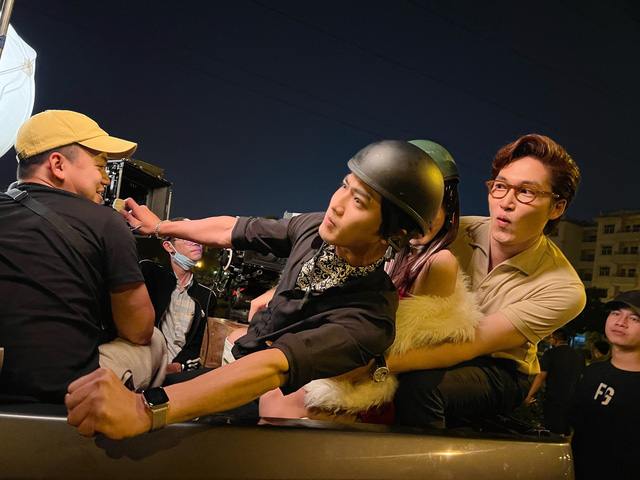 Thương ngày nắng về Hé lộ ảnh hậu trường Phong sẽ chở Vân trên chiếc xe phân khối lớn