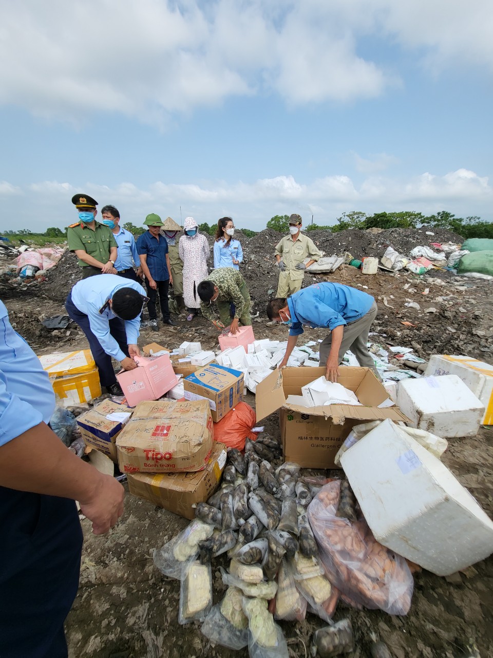 Nam Định Tiêu hủy gần 1.000 bộ kit test Covid-19