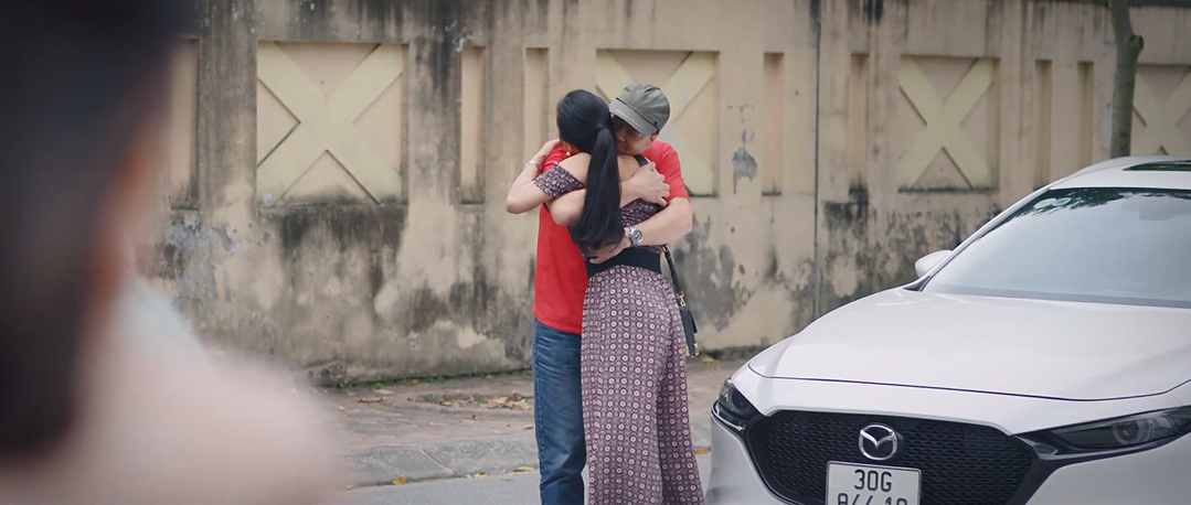 Preview Thương ngày nắng về tập 11P2 Vân Khánh bắt gặp chị chồng tình tứ với người đàn ông lạ