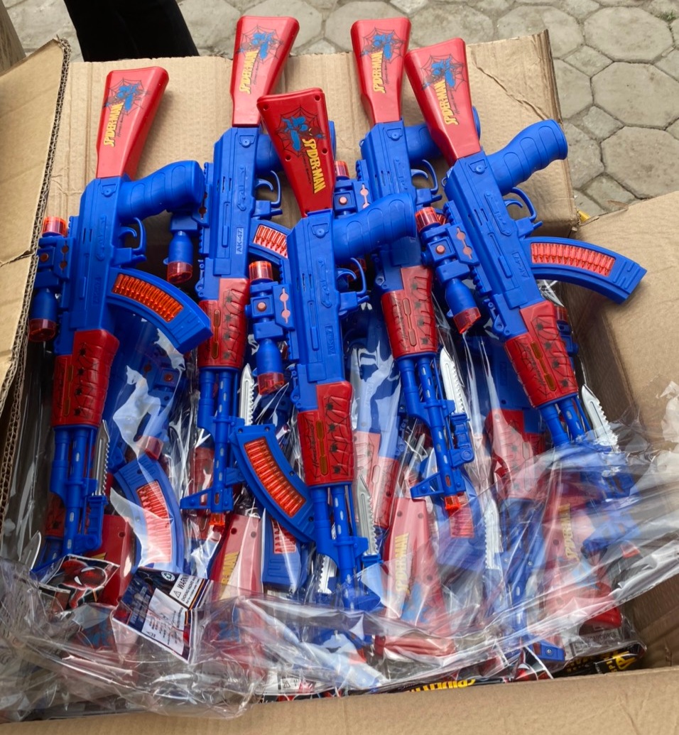 Thu giữ hàng trăm sản phẩm đồ chơi trẻ em không rõ nguồn gốc