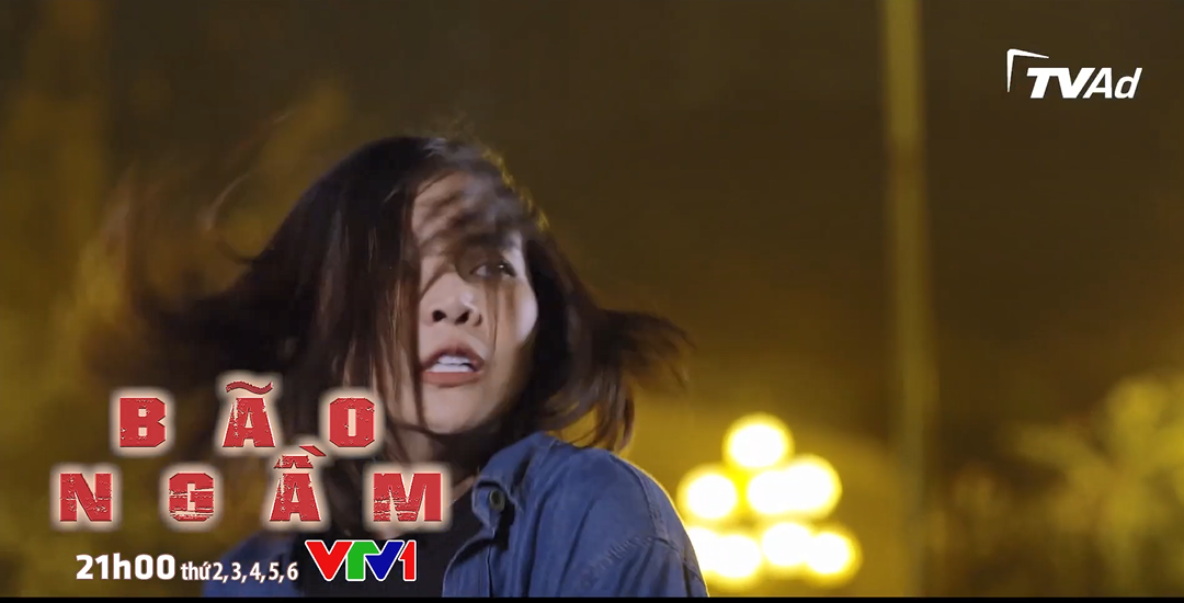 Preview Bão ngầm tập 47 Hạ Lam cứu bác sĩ Hùng thoát khỏi đám côn đồ