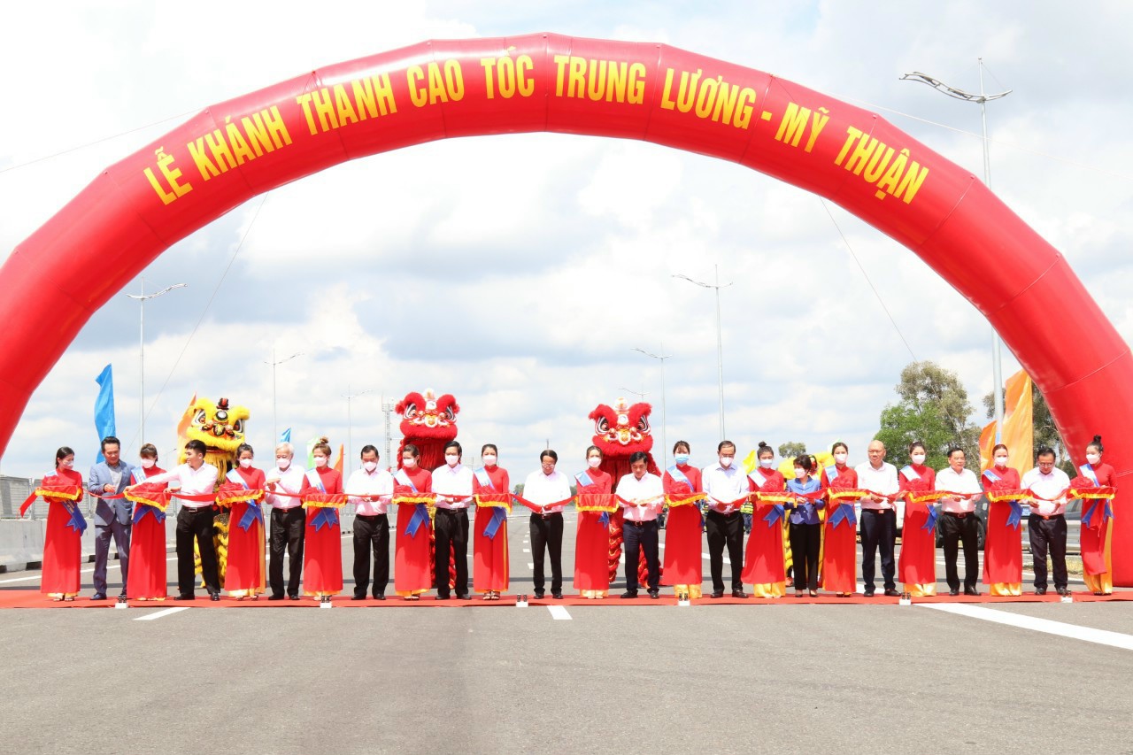 Khánh thành cao tốc Trung Lương - Mỹ Thuận sau 13 năm chờ đợi