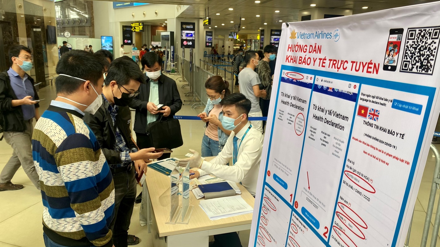 Việt Nam tạm dừng khai báo y tế đối với người nhập cảnh
