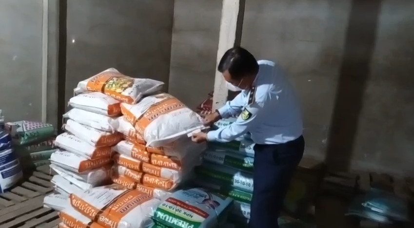 Buôn bán phân bón giả, 3 hộ kinh doanh ở Tiền Giang bị xử phạt gần 270 triệu đồng