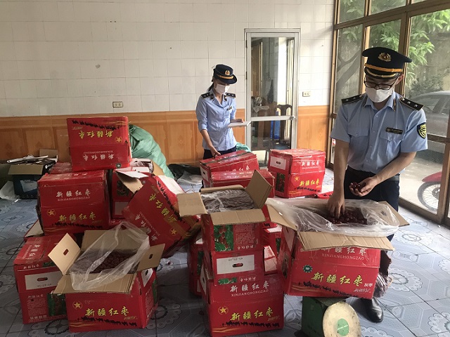 Quảng Ninh Phát hiện nửa tấn táo tàu khô không rõ nguồn gốc đang trên đường đi tiêu thụ