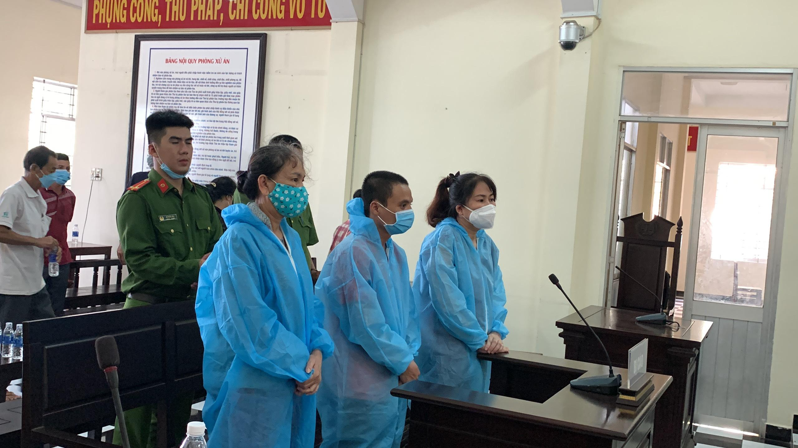 An Giang Tòa trả hồ sơ vụ án vợ cán bộ biên phòng buôn lậu để điều tra bổ sung