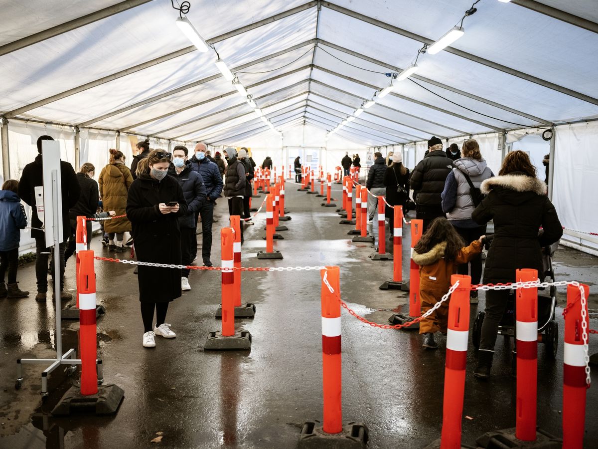 Quốc gia đầu tiên trên thế giới dừng tiêm vaccine COVID-19