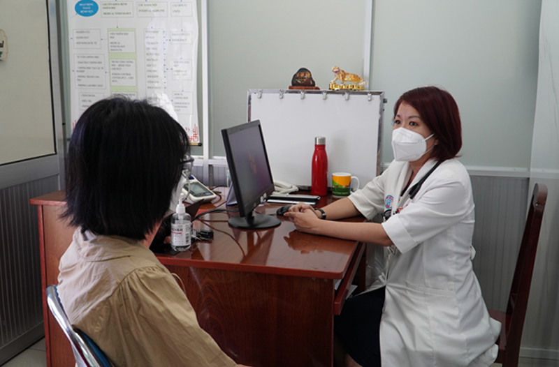 Nữ bệnh nhân bị loét đường ruột nặng vì uống thuốc nam