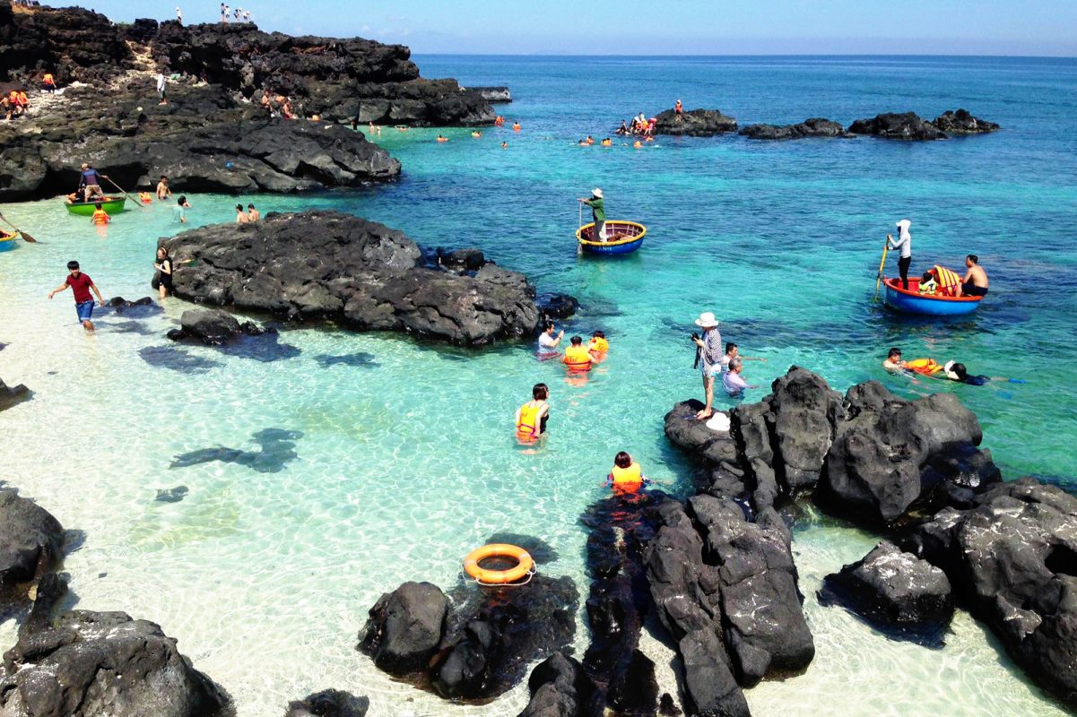 Hơn 2.000 du khách bất ngờ hủy tour ra đảo Lý Sơn ngay sát dịp 304 - 15