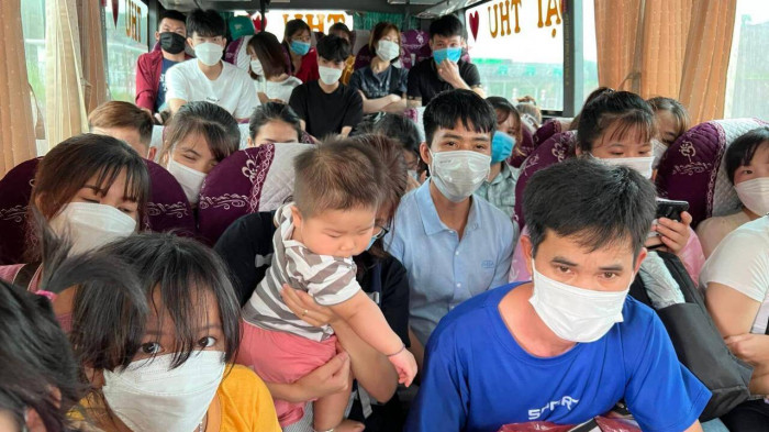 Xử phạt lái xe nhồi 44 người trên xe 29 chỗ trên cao tốc